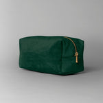 Productfoto van de groene velvet tas in maat L om de kleur en de stof goed te tonen – De Mokkes