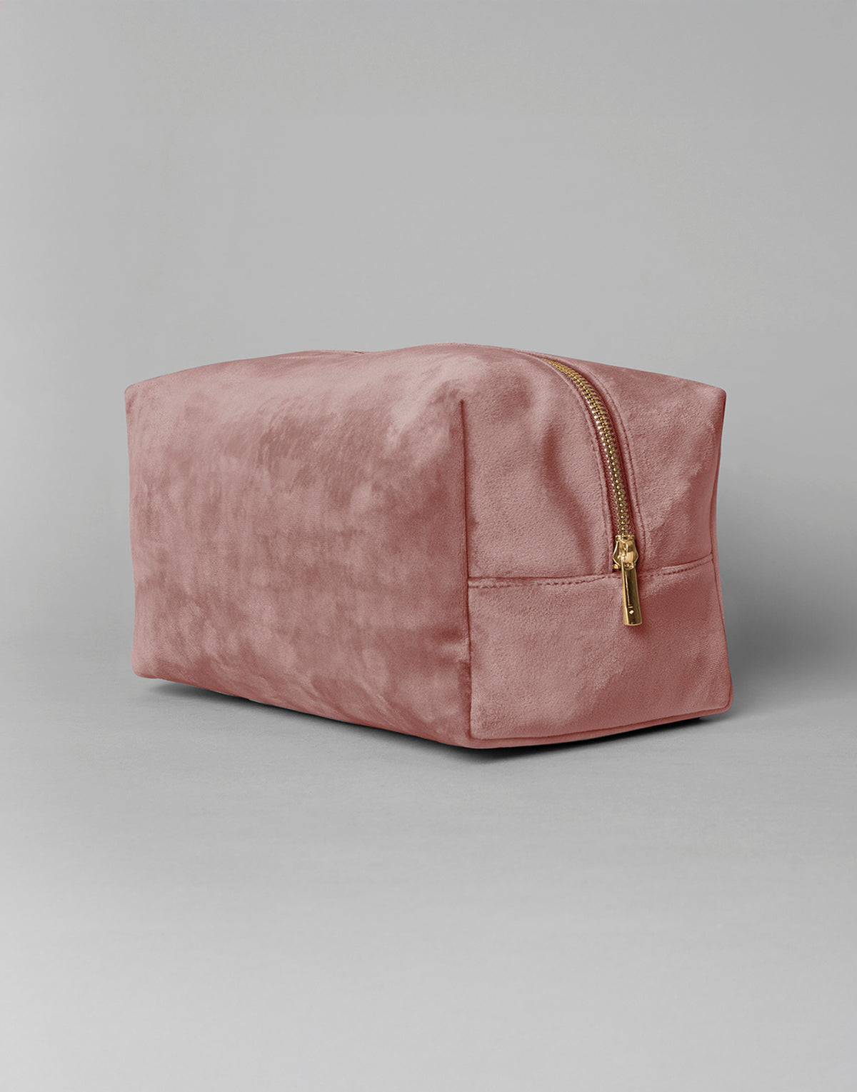 Productfoto van de roze quartz velvet tas in maat L om de kleur en de stof goed te tonen – De Mokkes