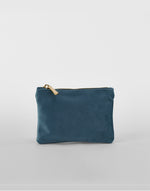 Productfoto blauw velvet tas in maat L om de kleur en de stof goed te tonen – De Mokkes