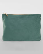 Productfoto van de jade velvet tas in maat L om de kleur en de stof goed te tonen – De Mokkes